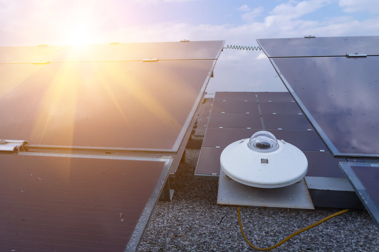 a pyranometer measuring the amount of solar radiation