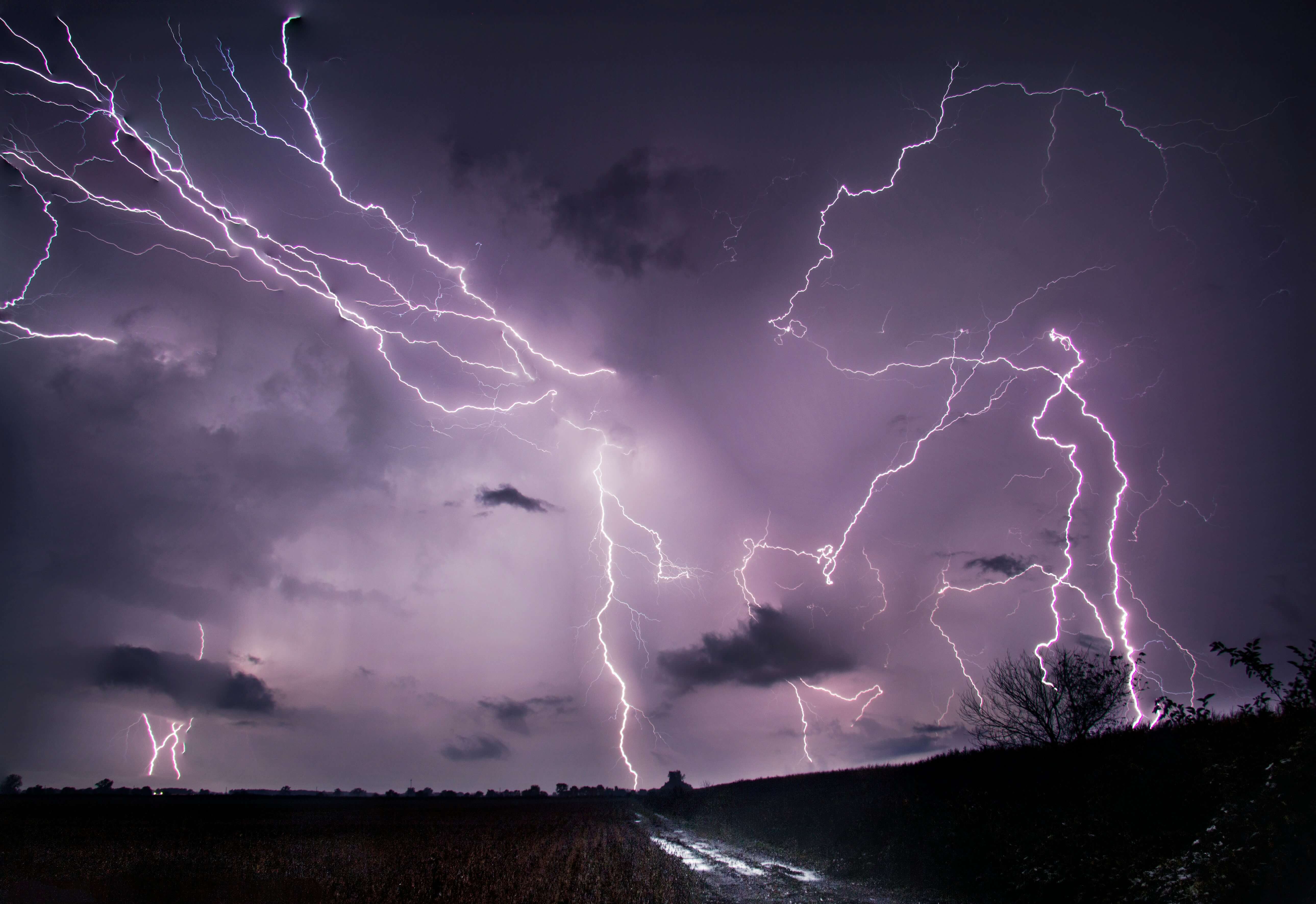 multiple lightning bolts going from cloud to cloud